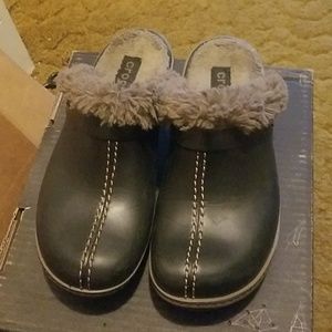 Adorable size 7 Crocs leather clogs with fur trim